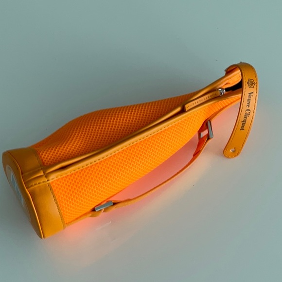 Verve Clicquot neoprene insulated champagne carrier jacket with handle . - Picture 3 of 3